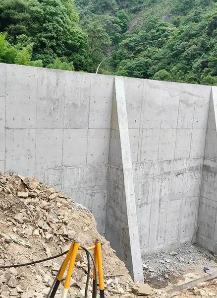 天津东丽区重力式挡土墙